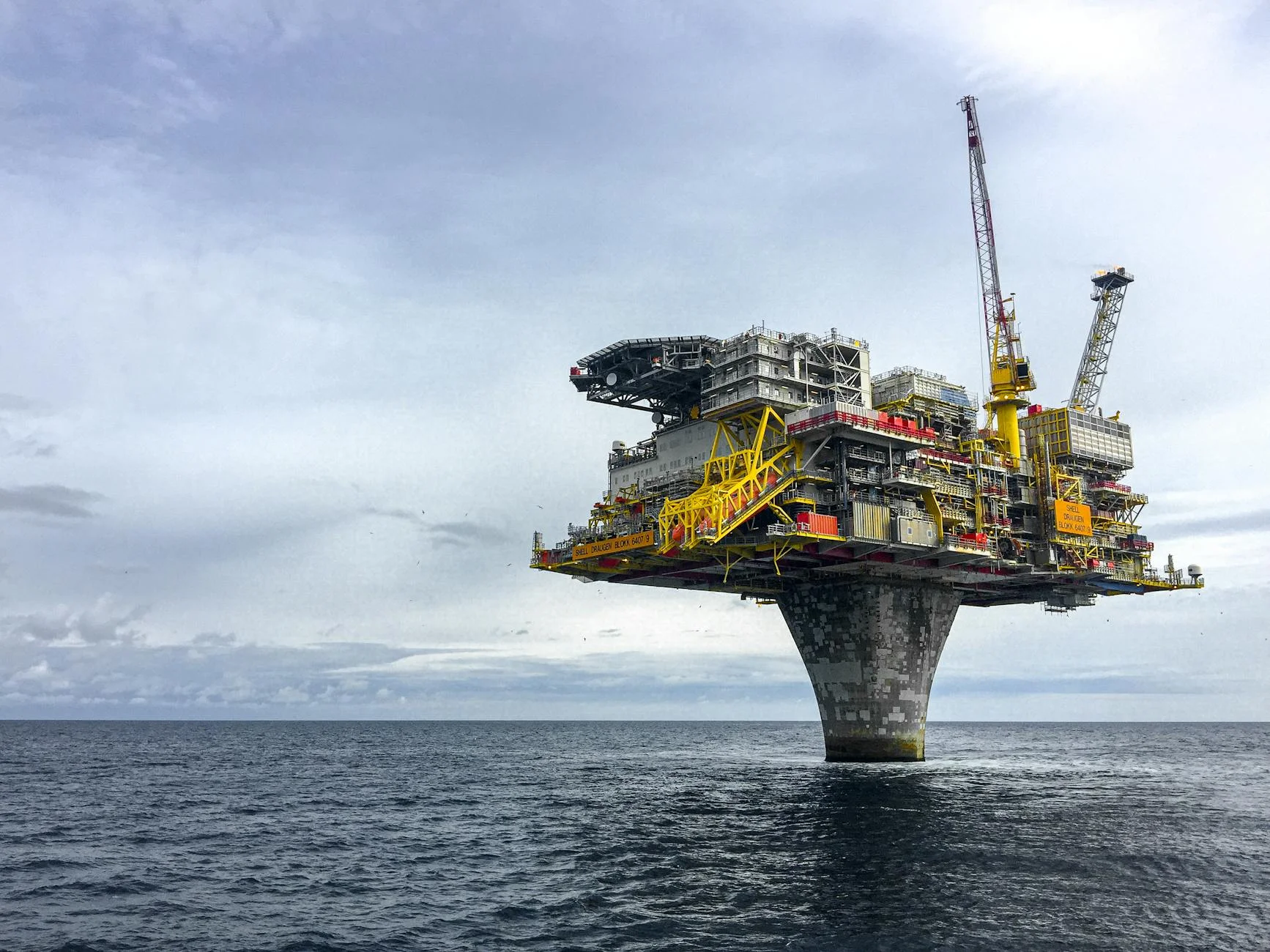 Offshore oil platform in the North Sea representing the EPC tenders that drive industrial bid evaluation